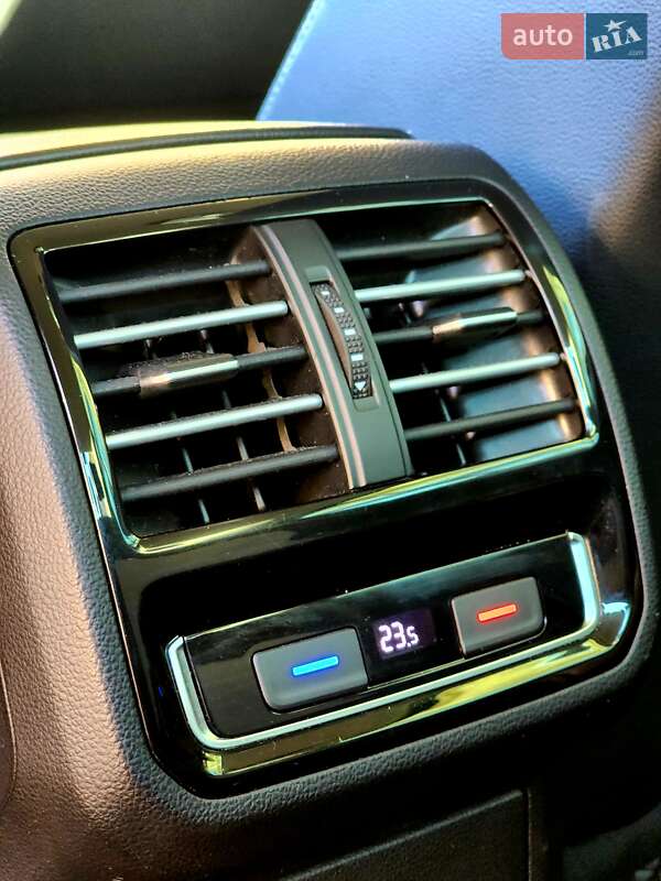 Седан Volkswagen Passat 2015 в Черновцах