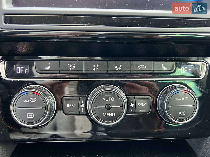 Універсал Volkswagen Passat 2016 в Львові фото 29 Універсал Volkswagen Passat 2016 в Львові