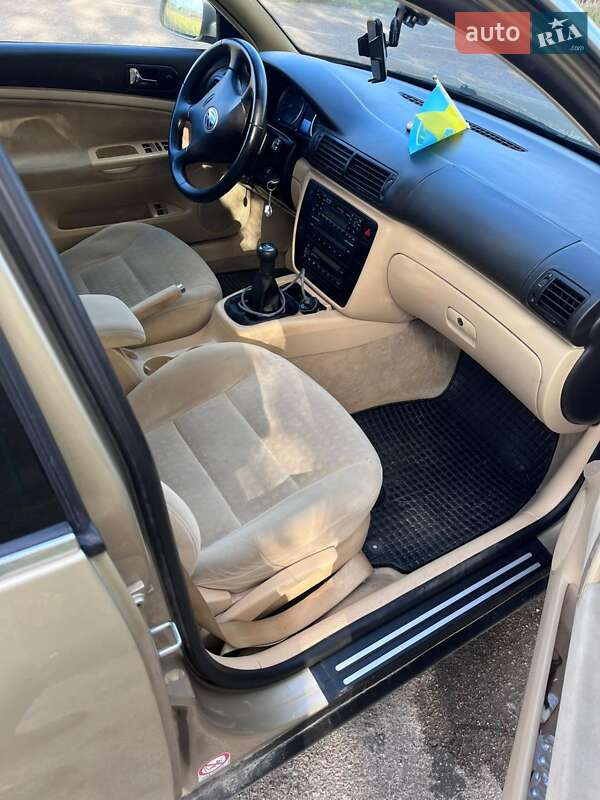 Седан Volkswagen Passat 2002 в Емильчине фото 7 Седан Volkswagen Passat 2002 в Емильчине