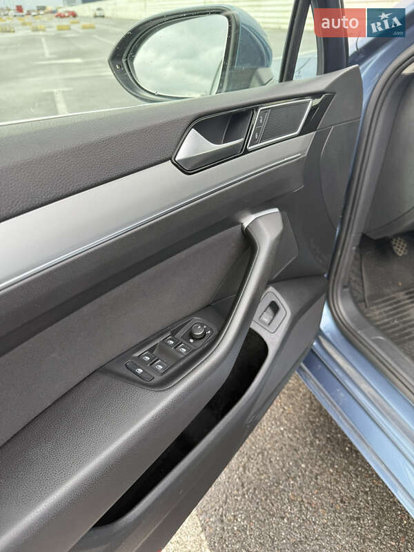 Универсал Volkswagen Passat 2017 в Львове фото 25 Универсал Volkswagen Passat 2017 в Львове