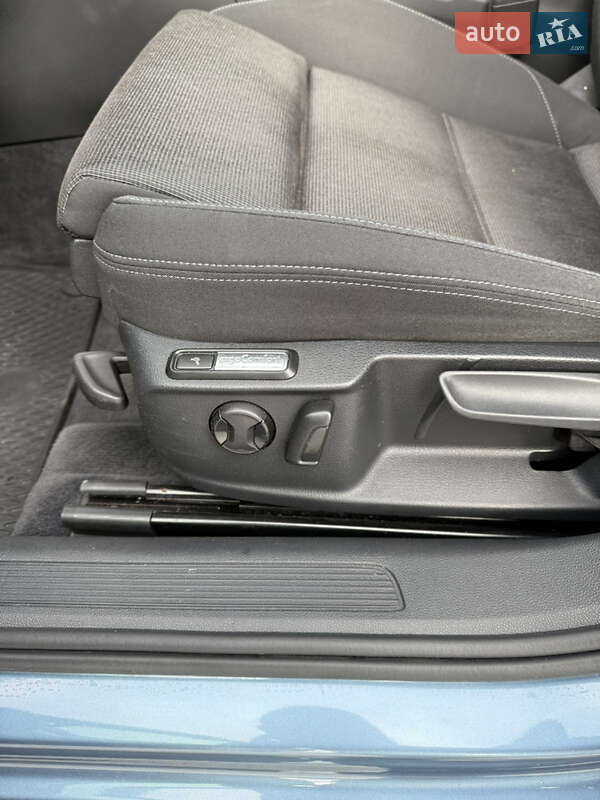 Универсал Volkswagen Passat 2017 в Львове фото 26 Универсал Volkswagen Passat 2017 в Львове