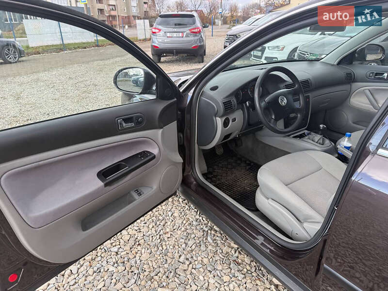 Седан Volkswagen Passat 2004 в Коломые