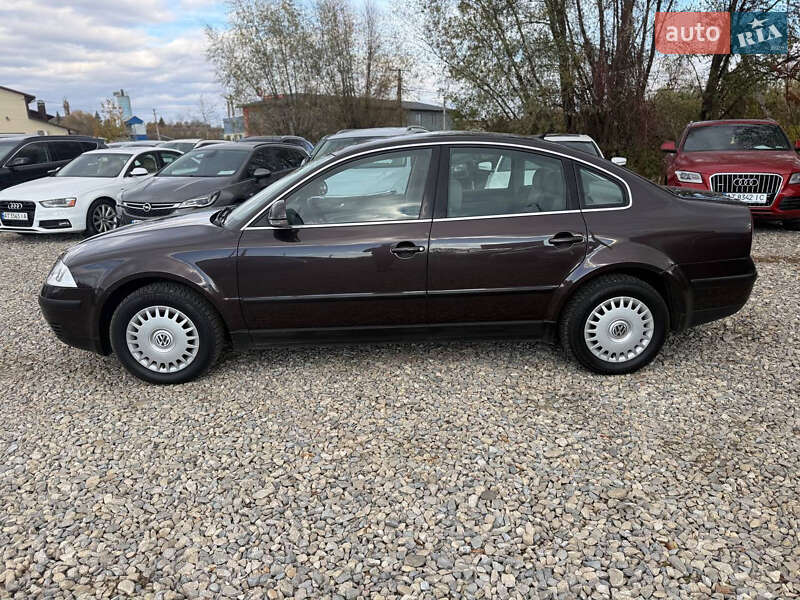 Седан Volkswagen Passat 2004 в Коломые