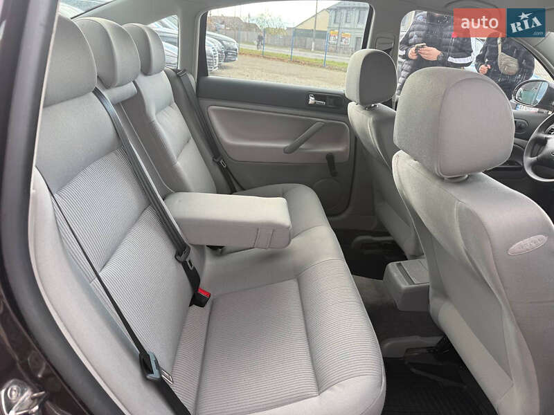 Седан Volkswagen Passat 2004 в Коломые