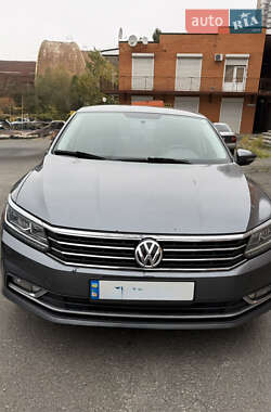 Седан Volkswagen Passat 2016 в Киеве