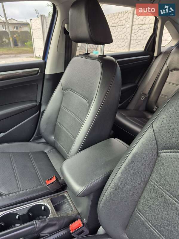 Седан Volkswagen Passat 2016 в Александрие