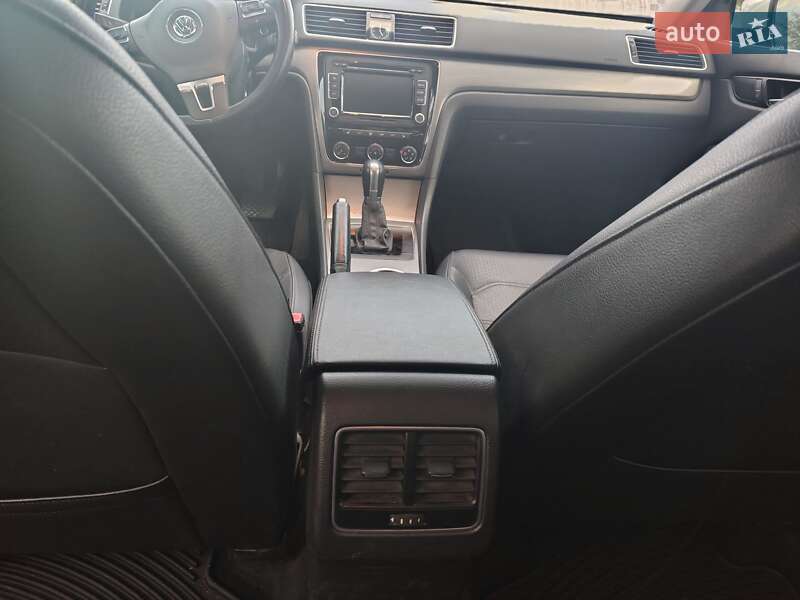 Седан Volkswagen Passat 2013 в Каменском