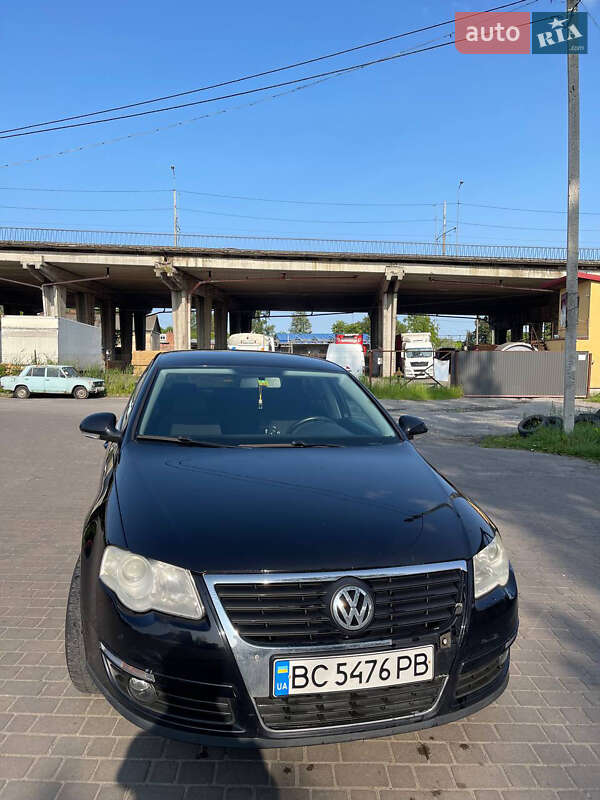 Седан Volkswagen Passat 2010 в Львове
