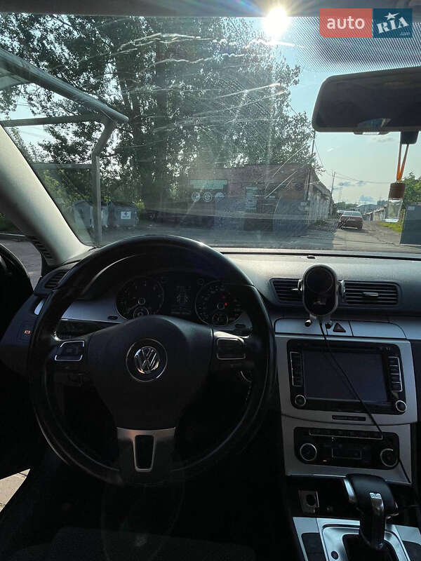 Седан Volkswagen Passat 2010 в Львове