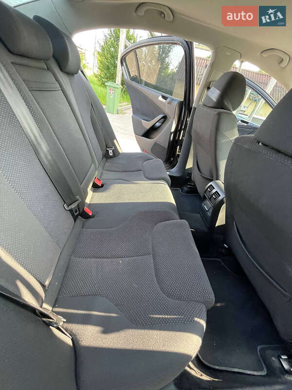 Седан Volkswagen Passat 2010 в Львове