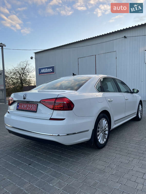 Седан Volkswagen Passat 2016 в Киеве
