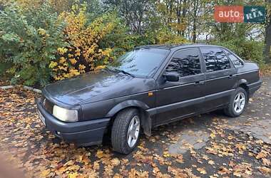 Седан Volkswagen Passat 1989 в Сарнах