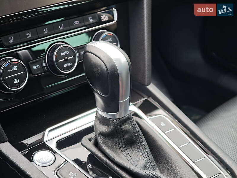 Универсал Volkswagen Passat 2018 в Луцке фото 44 Универсал Volkswagen Passat 2018 в Луцке
