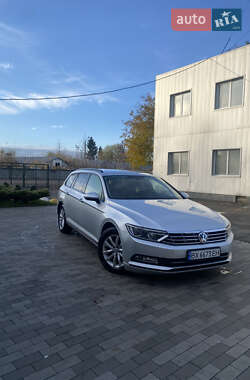 Універсал Volkswagen Passat 2015 в Києві