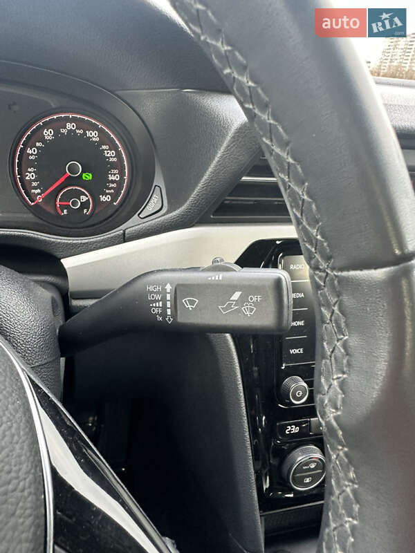 Седан Volkswagen Passat 2020 в Киеве