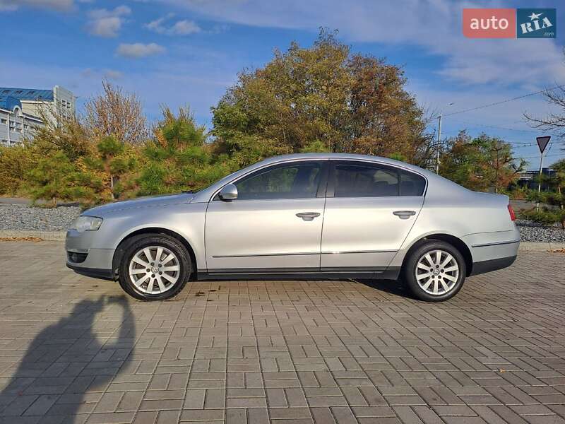 Седан Volkswagen Passat 2010 в Дніпрі
