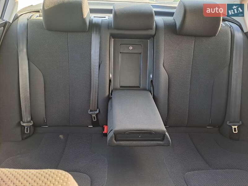 Седан Volkswagen Passat 2010 в Дніпрі