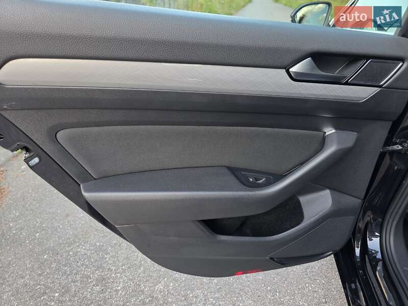 Универсал Volkswagen Passat 2022 в Буче