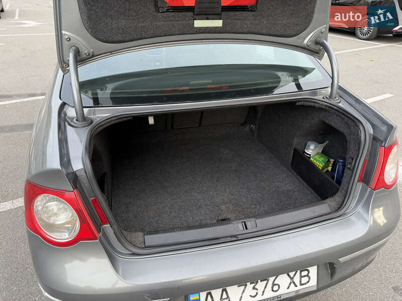Седан Volkswagen Passat 2005 в Киеве