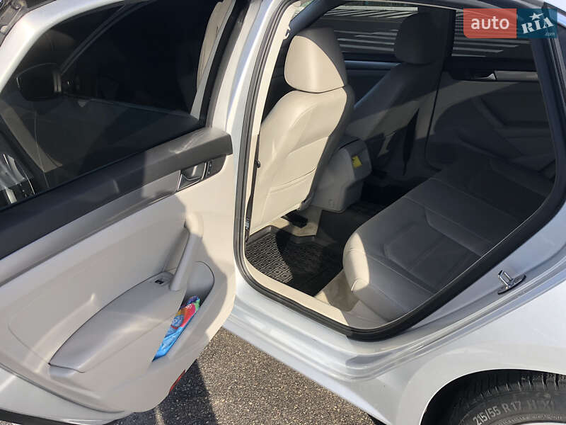 Седан Volkswagen Passat 2015 в Черкассах