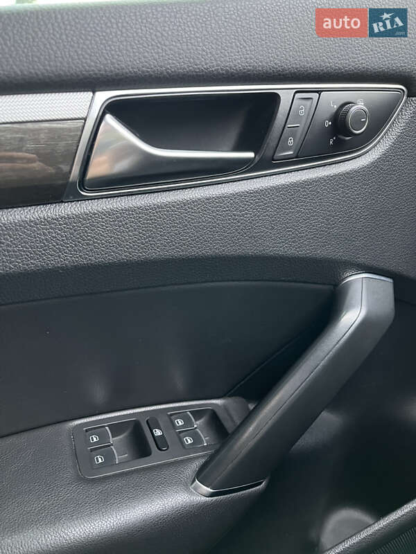 Седан Volkswagen Passat 2016 в Киеве