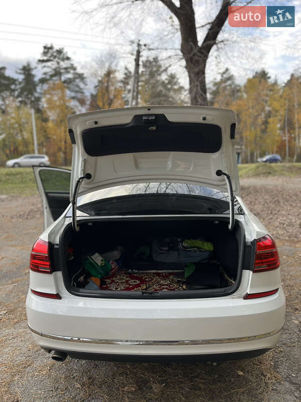 Седан Volkswagen Passat 2016 в Киеве