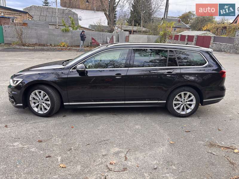 Универсал Volkswagen Passat 2018 в Киеве