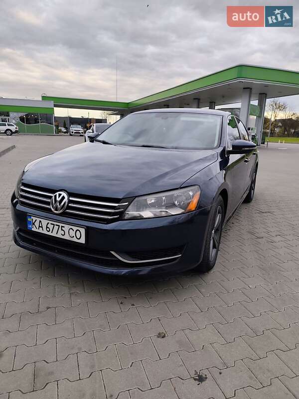 Седан Volkswagen Passat 2012 в Житомире
