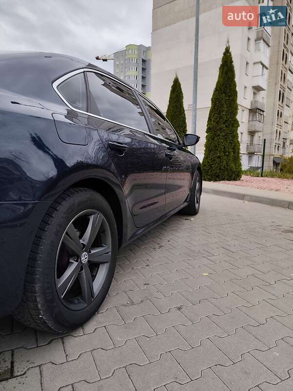 Седан Volkswagen Passat 2012 в Житомире
