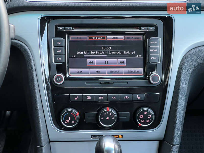 Седан Volkswagen Passat 2013 в Києві