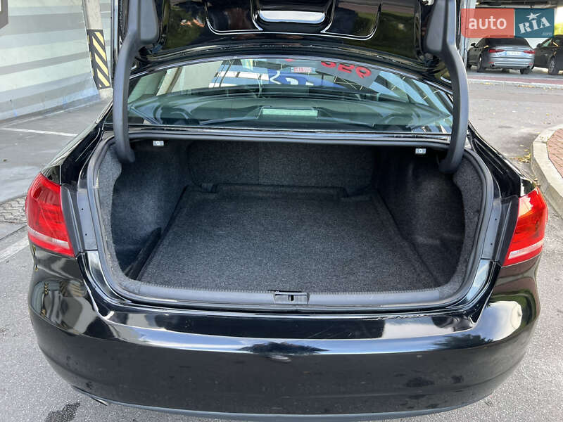 Седан Volkswagen Passat 2013 в Києві