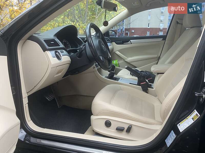 Седан Volkswagen Passat 2012 в Киеве