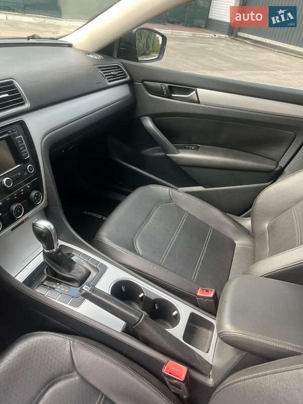 Седан Volkswagen Passat 2013 в Киеве