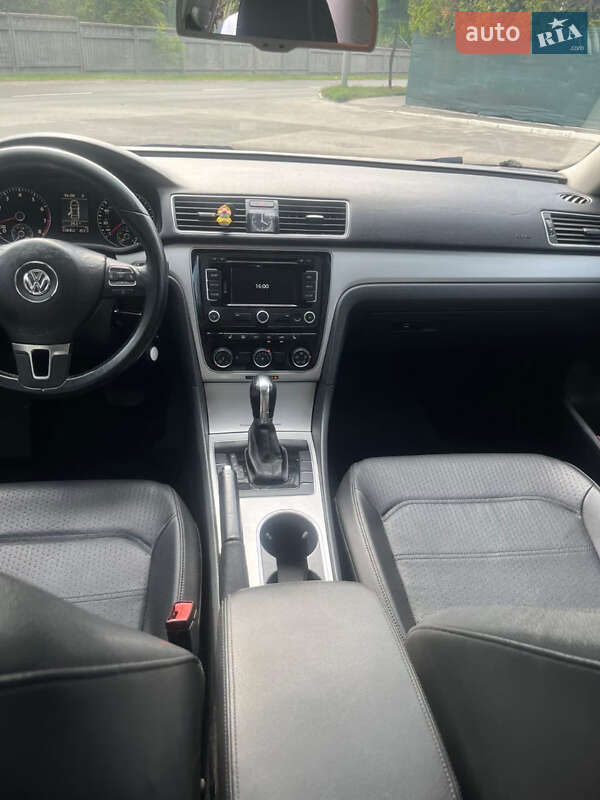Седан Volkswagen Passat 2013 в Киеве