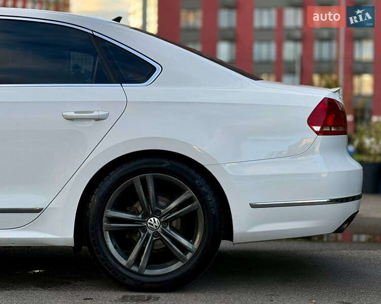 Седан Volkswagen Passat 2012 в Киеве