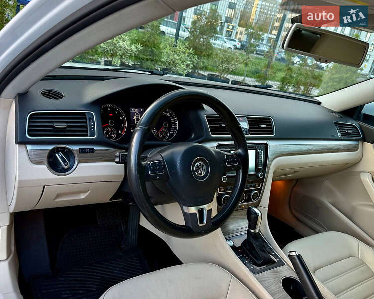 Седан Volkswagen Passat 2012 в Киеве