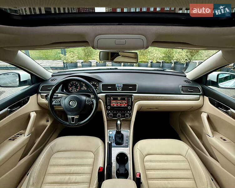 Седан Volkswagen Passat 2012 в Киеве