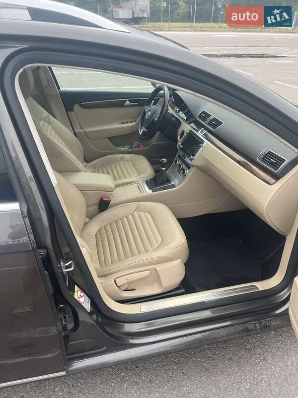 Универсал Volkswagen Passat 2012 в Запорожье