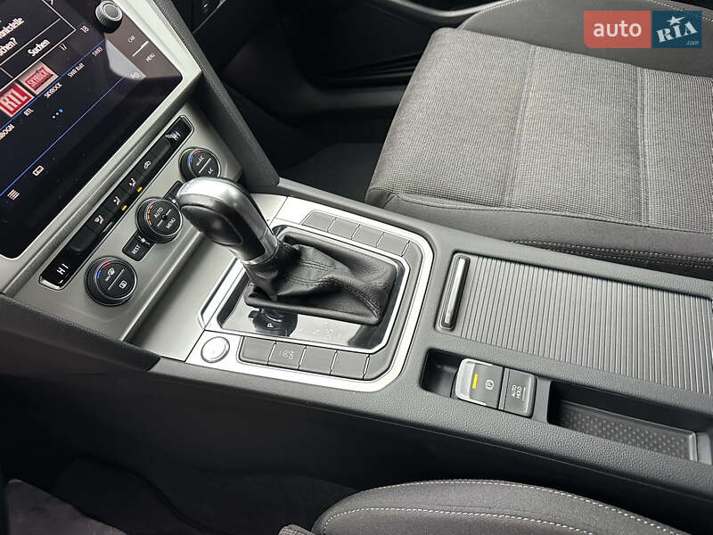 Универсал Volkswagen Passat 2018 в Дубно фото 50 Универсал Volkswagen Passat 2018 в Дубно