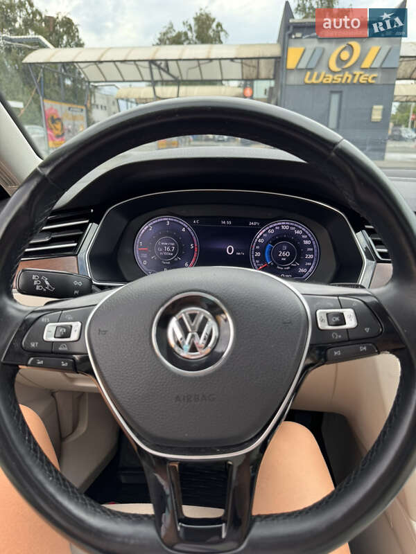 Седан Volkswagen Passat 2015 в Черновцах