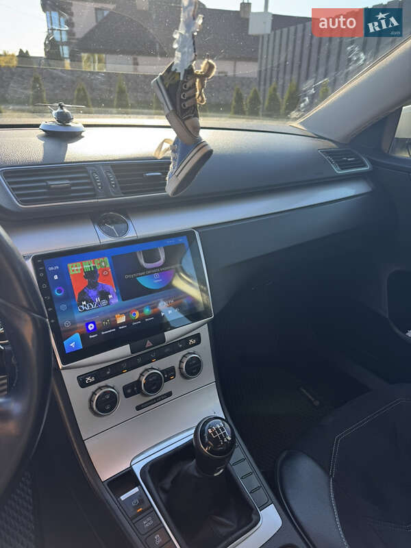 Седан Volkswagen Passat 2012 в Помічній