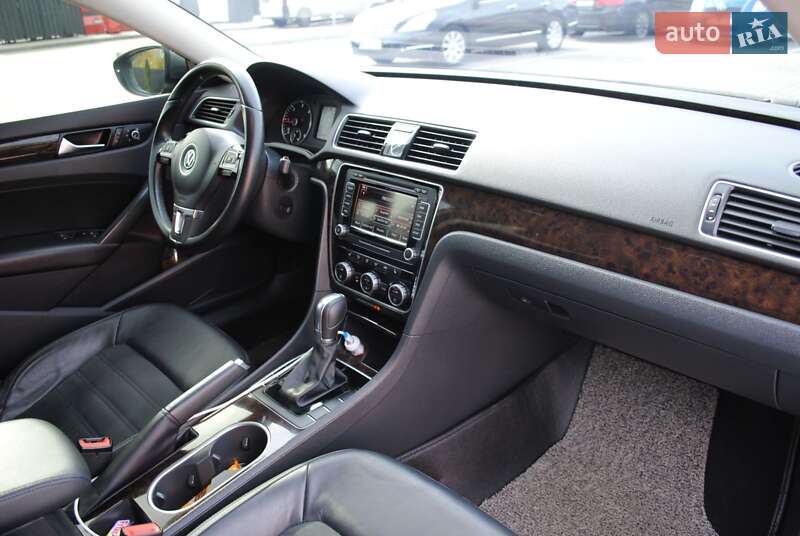 Седан Volkswagen Passat 2014 в Одесі