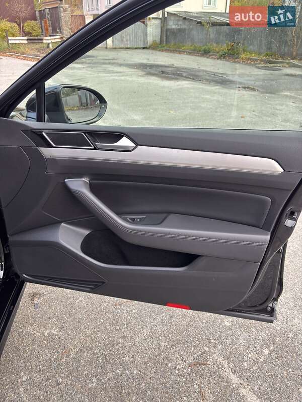 Универсал Volkswagen Passat 2018 в Киеве