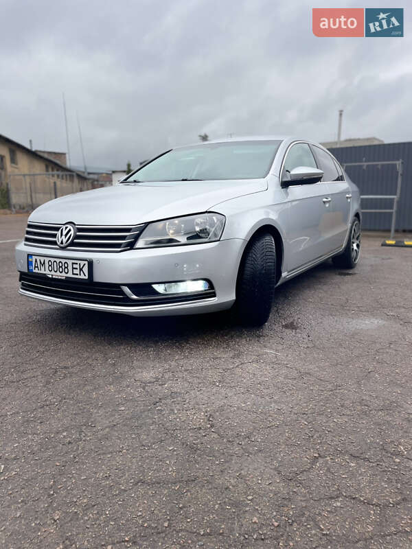 Седан Volkswagen Passat 2012 в Коростене