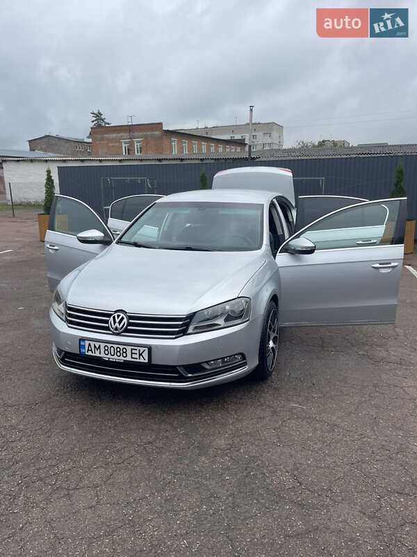Седан Volkswagen Passat 2012 в Коростене