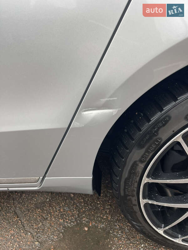 Седан Volkswagen Passat 2012 в Коростене