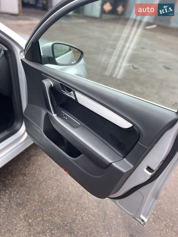 Седан Volkswagen Passat 2012 в Коростене