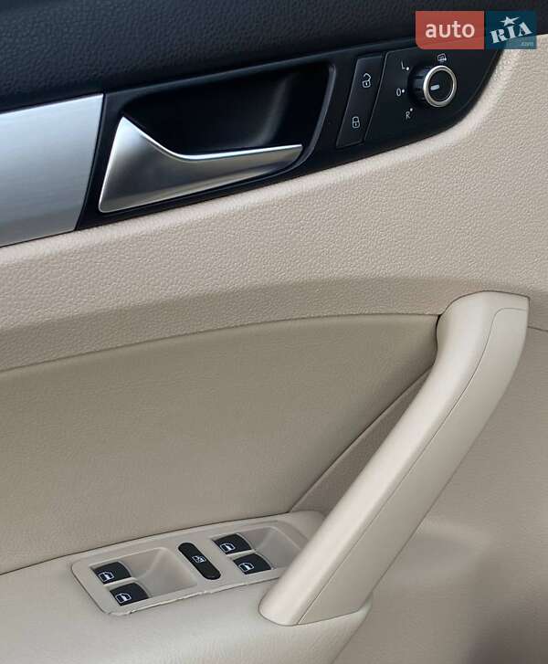 Седан Volkswagen Passat 2012 в Днепре