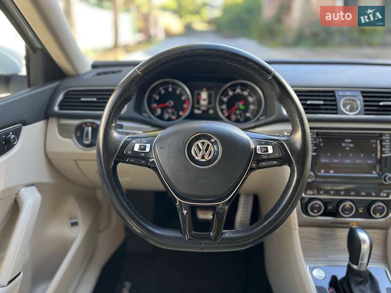 Седан Volkswagen Passat 2017 в Львове