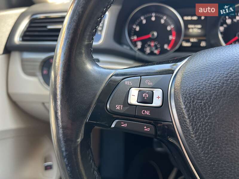 Седан Volkswagen Passat 2017 в Львове